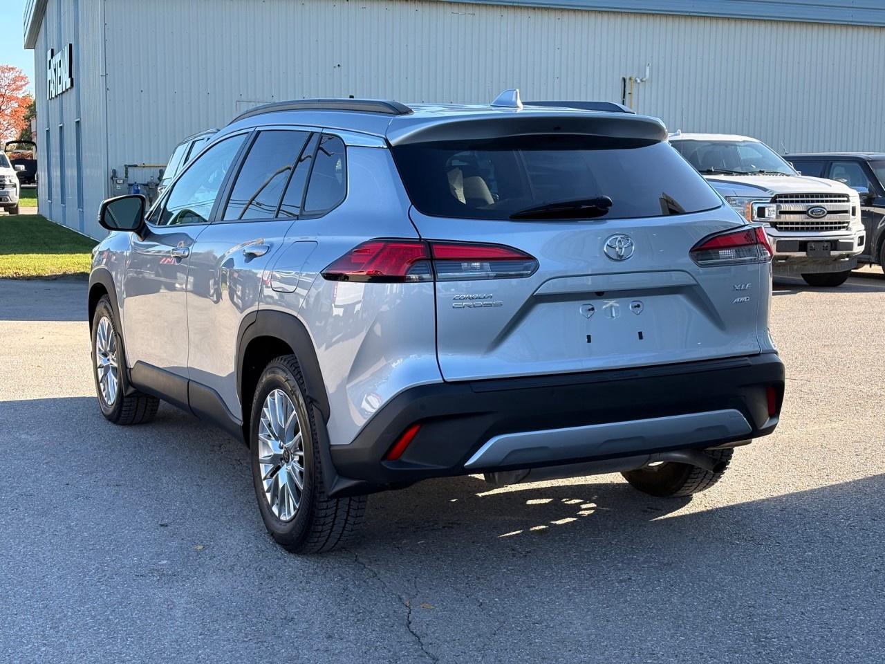 2023 Toyota Corolla Cross XLE AWD Photo