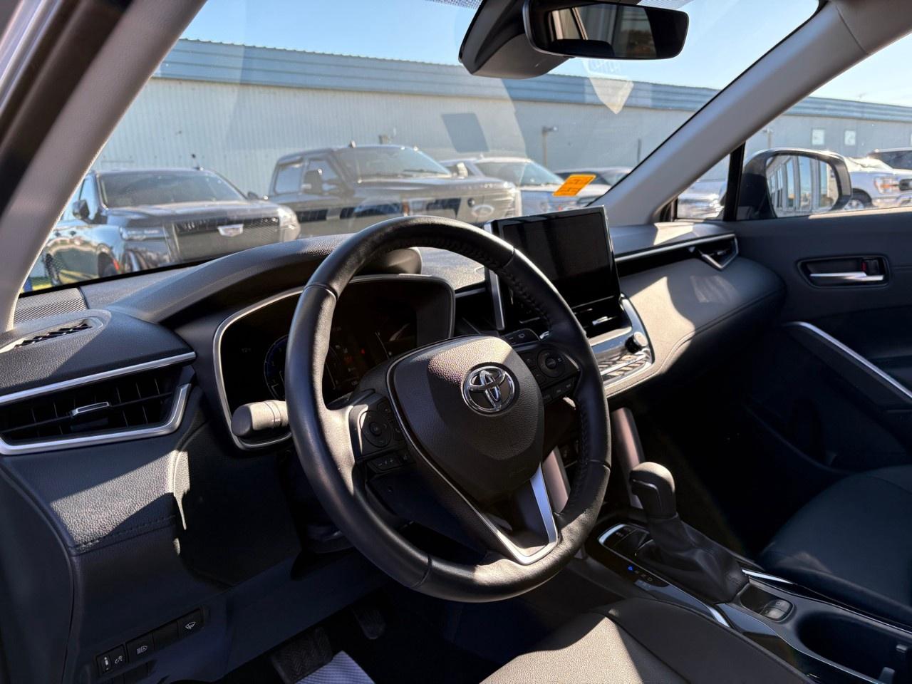 2023 Toyota Corolla Cross XLE AWD Photo