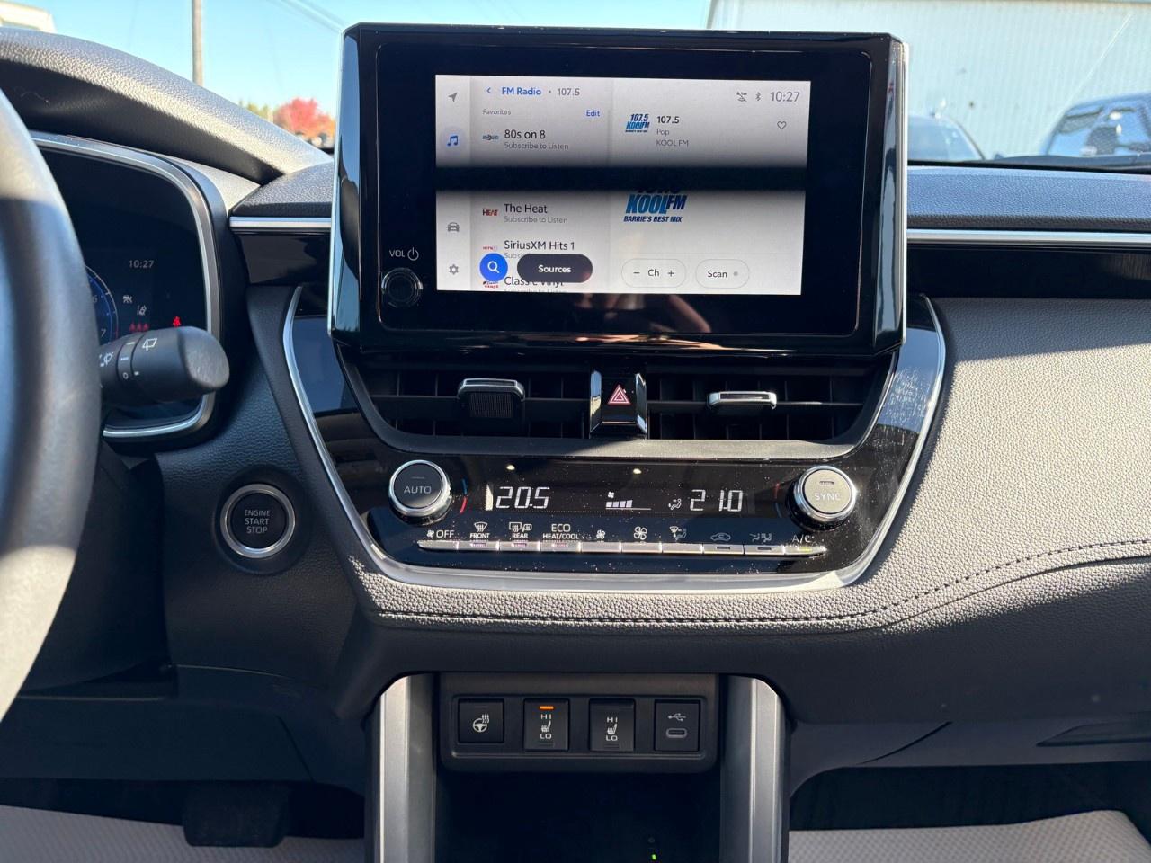 2023 Toyota Corolla Cross XLE AWD Photo