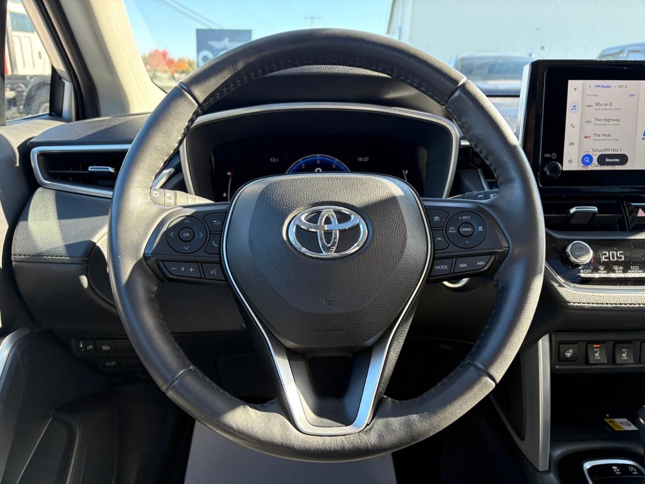 2023 Toyota Corolla Cross XLE AWD Photo