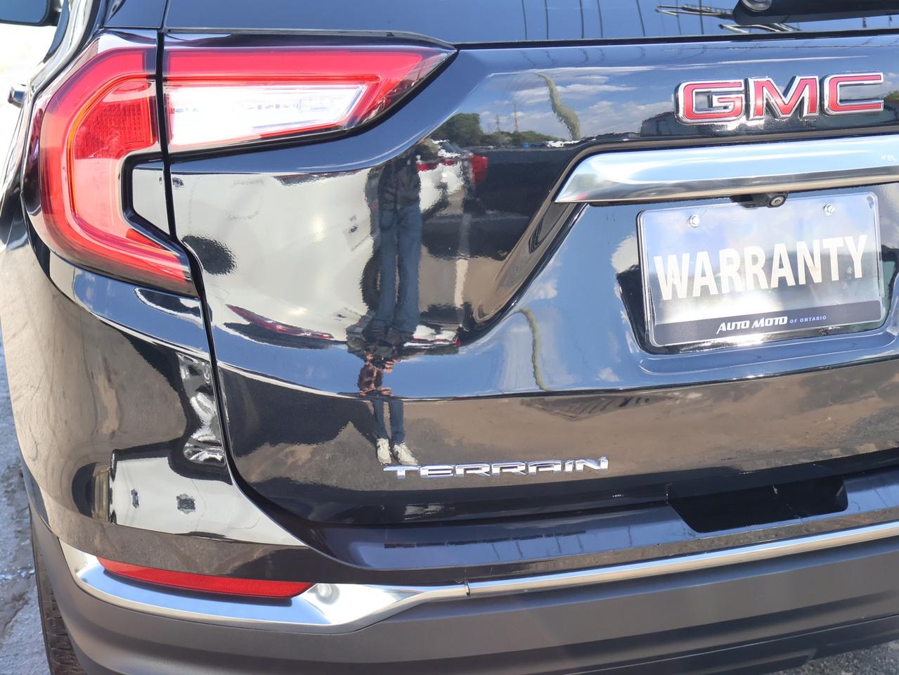 2022 GMC Terrain AT4 AWD *ACCIDENT FREE* CAMERA BLUETOOTH LEATHER HEATED SEATS PANO ROOF CRUISE ALLOYS Photo