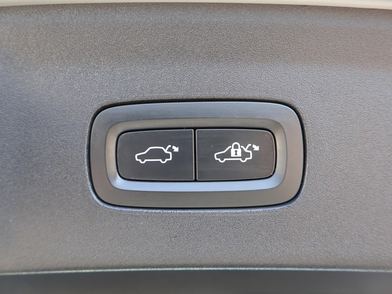 2023 Polestar 2 LONG RANGE DUAL MOTOR CAMERA NAV BLUETOOTH HEATED SEATS CRUISE ALLOYS Photo