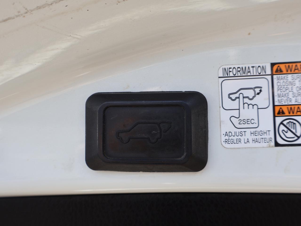 2017 Toyota RAV4 Hybrid LIMITED 4WD CERTIFIED *ACCIDENT FREE* CAMERA NAV BLUETOOTH LEATHER HEATED SEATS SUNROOF CRUISE ALLOYS Photo
