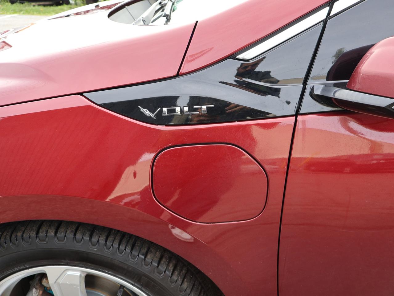 2017 Chevrolet Volt LT CERTIFIED *ACCIDENT FREE*SERVICE HISTORY* CAMERA BLUETOOTH HEATED SEATS CRUISE ALLOYS Photo