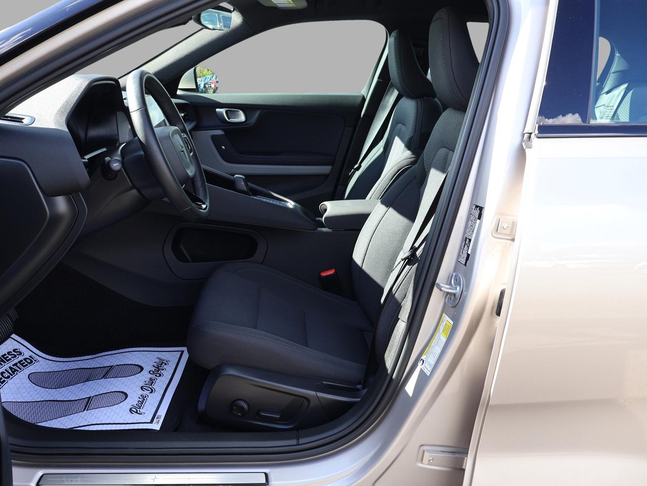 2025 Polestar 2 LONG RANGE DUAL MOTOR AWD *ACCIDENT FREE* CAMERA NAV BLUETOOTH HEATED SEATS CRUISE ALLOYS Photo