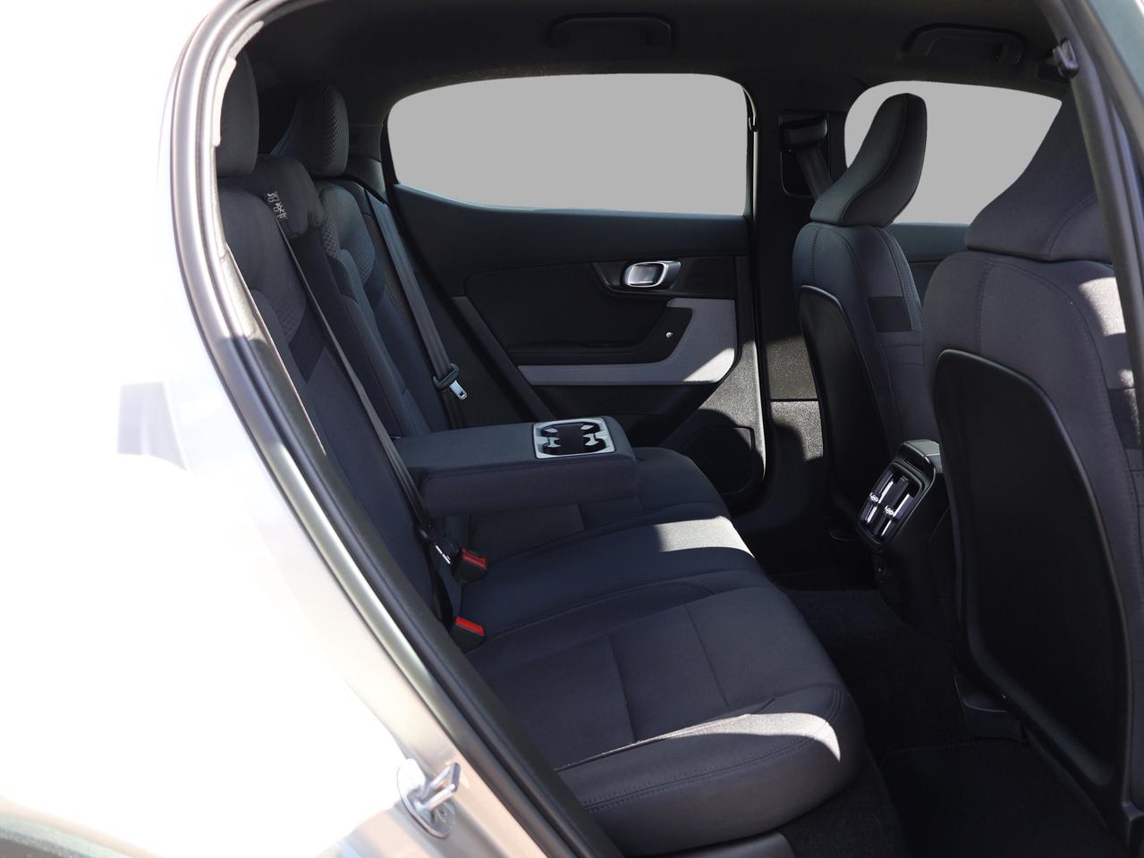 2025 Polestar 2 LONG RANGE DUAL MOTOR AWD *ACCIDENT FREE* CAMERA NAV BLUETOOTH HEATED SEATS CRUISE ALLOYS Photo