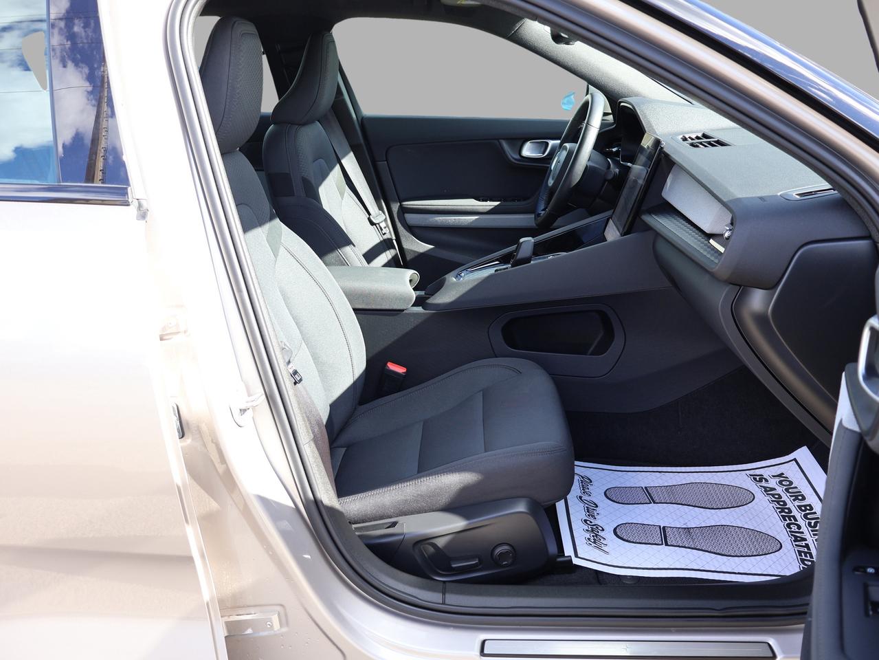 2025 Polestar 2 LONG RANGE DUAL MOTOR AWD *ACCIDENT FREE* CAMERA NAV BLUETOOTH HEATED SEATS CRUISE ALLOYS Photo