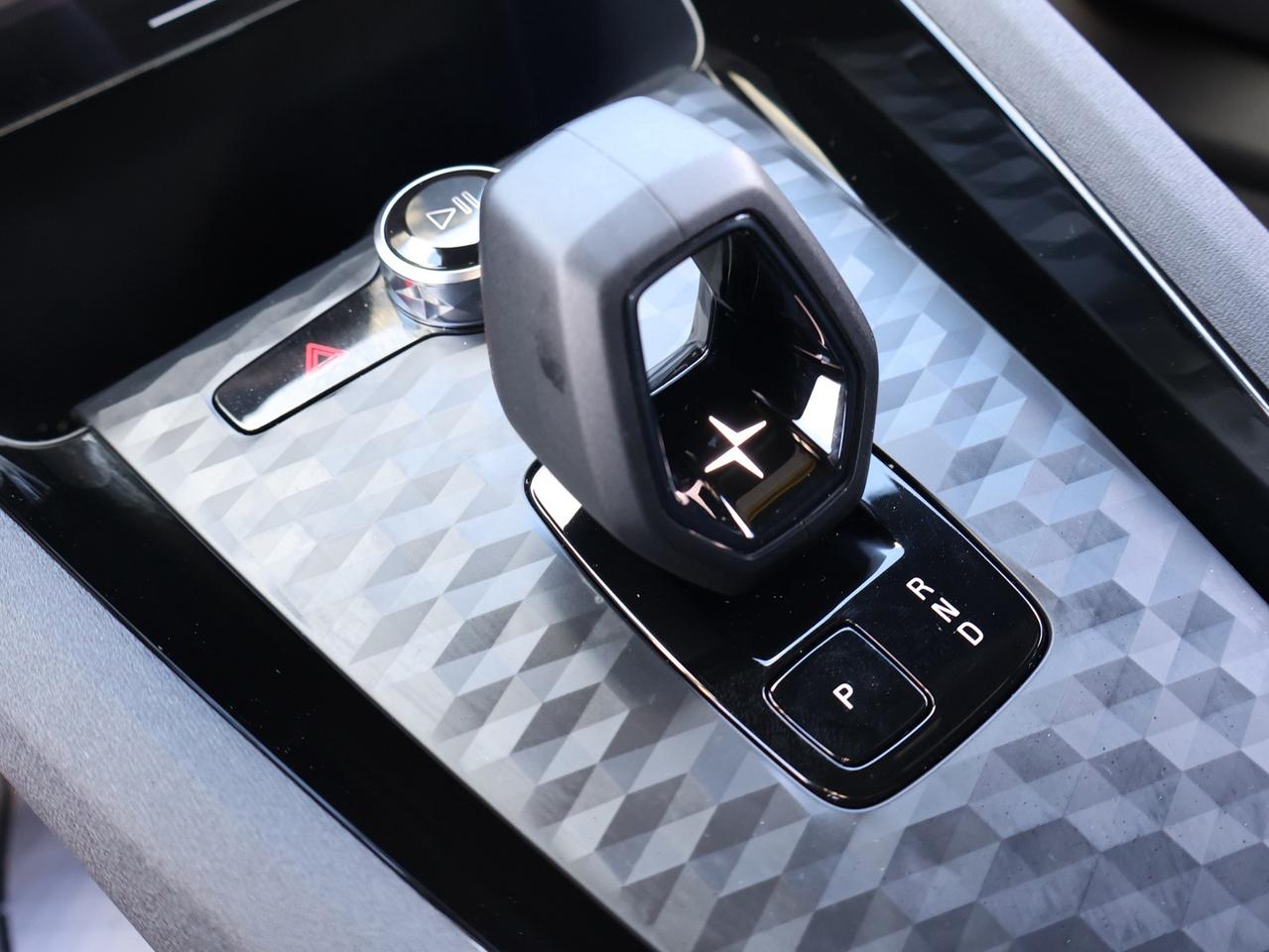 2025 Polestar 2 LONG RANGE DUAL MOTOR AWD *ACCIDENT FREE* CAMERA NAV BLUETOOTH HEATED SEATS CRUISE ALLOYS Photo