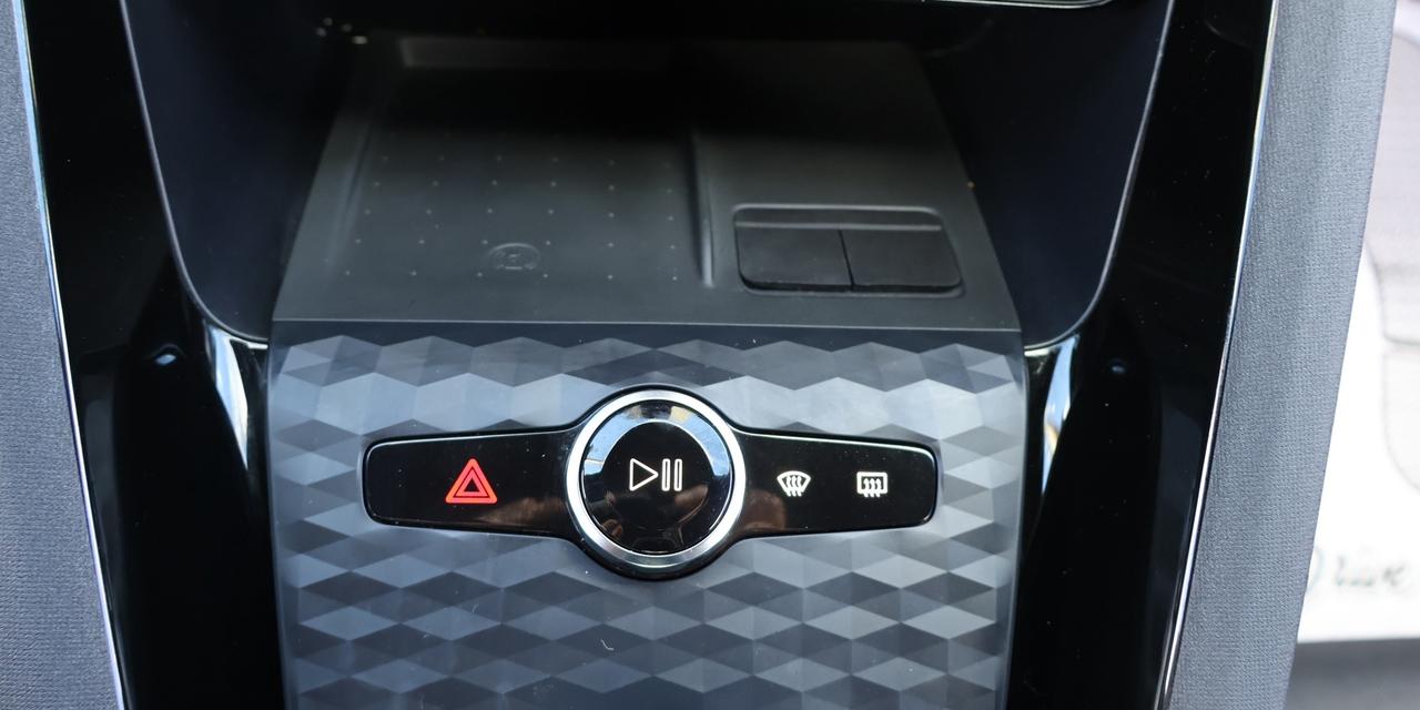 2025 Polestar 2 LONG RANGE DUAL MOTOR AWD *ACCIDENT FREE* CAMERA NAV BLUETOOTH HEATED SEATS CRUISE ALLOYS Photo