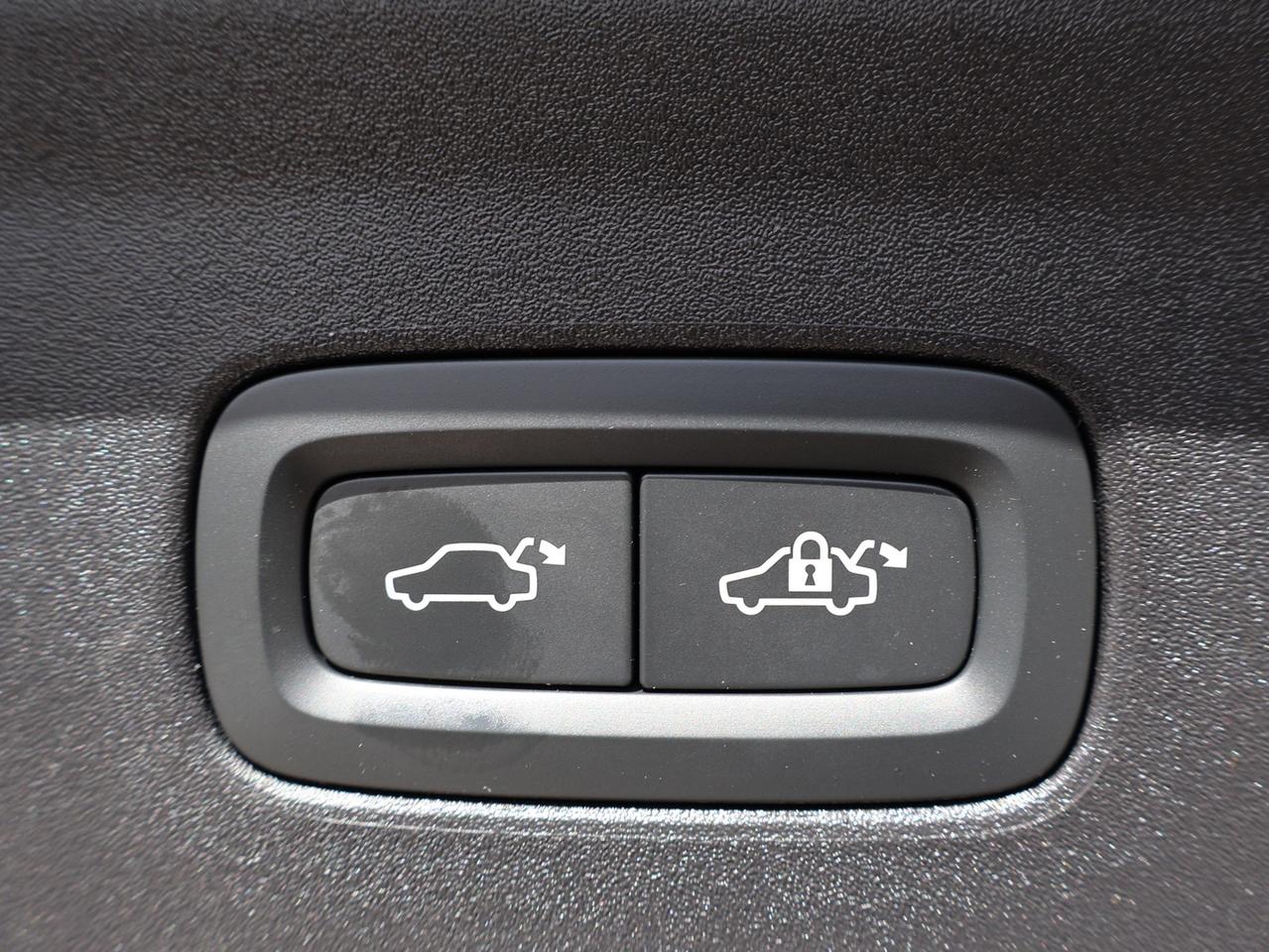 2025 Polestar 2 LONG RANGE DUAL MOTOR AWD *ACCIDENT FREE* CAMERA NAV BLUETOOTH HEATED SEATS CRUISE ALLOYS Photo