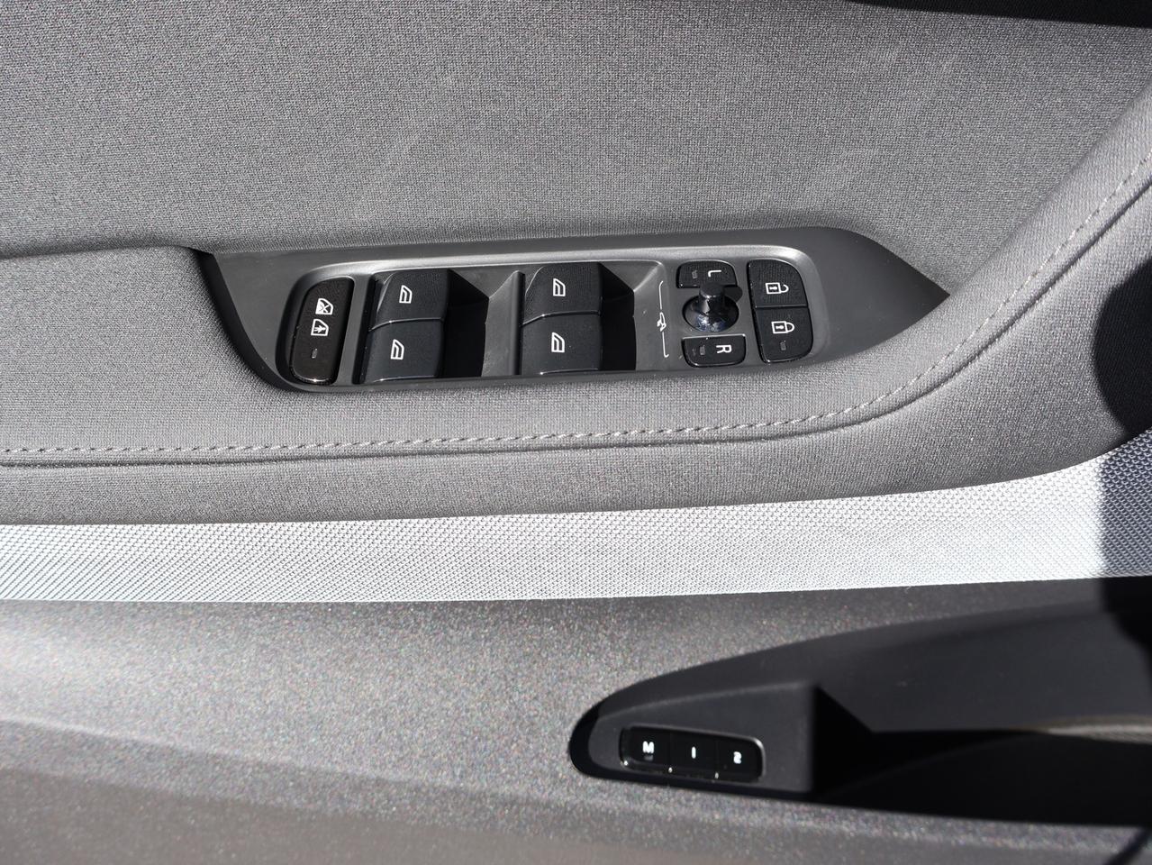 2025 Polestar 2 LONG RANGE DUAL MOTOR AWD *ACCIDENT FREE* CAMERA NAV BLUETOOTH HEATED SEATS CRUISE ALLOYS Photo