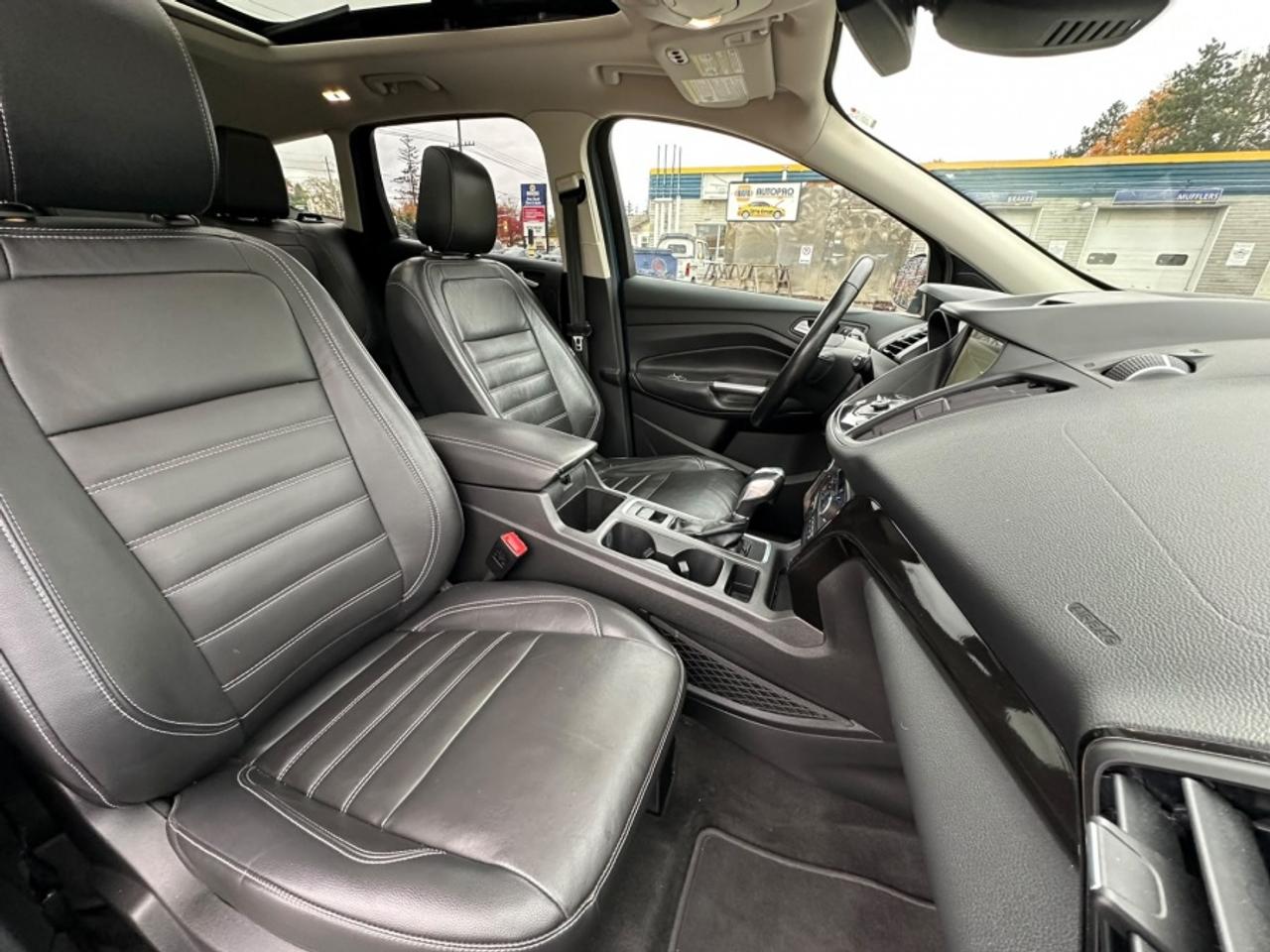 2018 Ford Escape * TITANIUM * NO ACCIDENTS * 4X4 TITANIUM Photo
