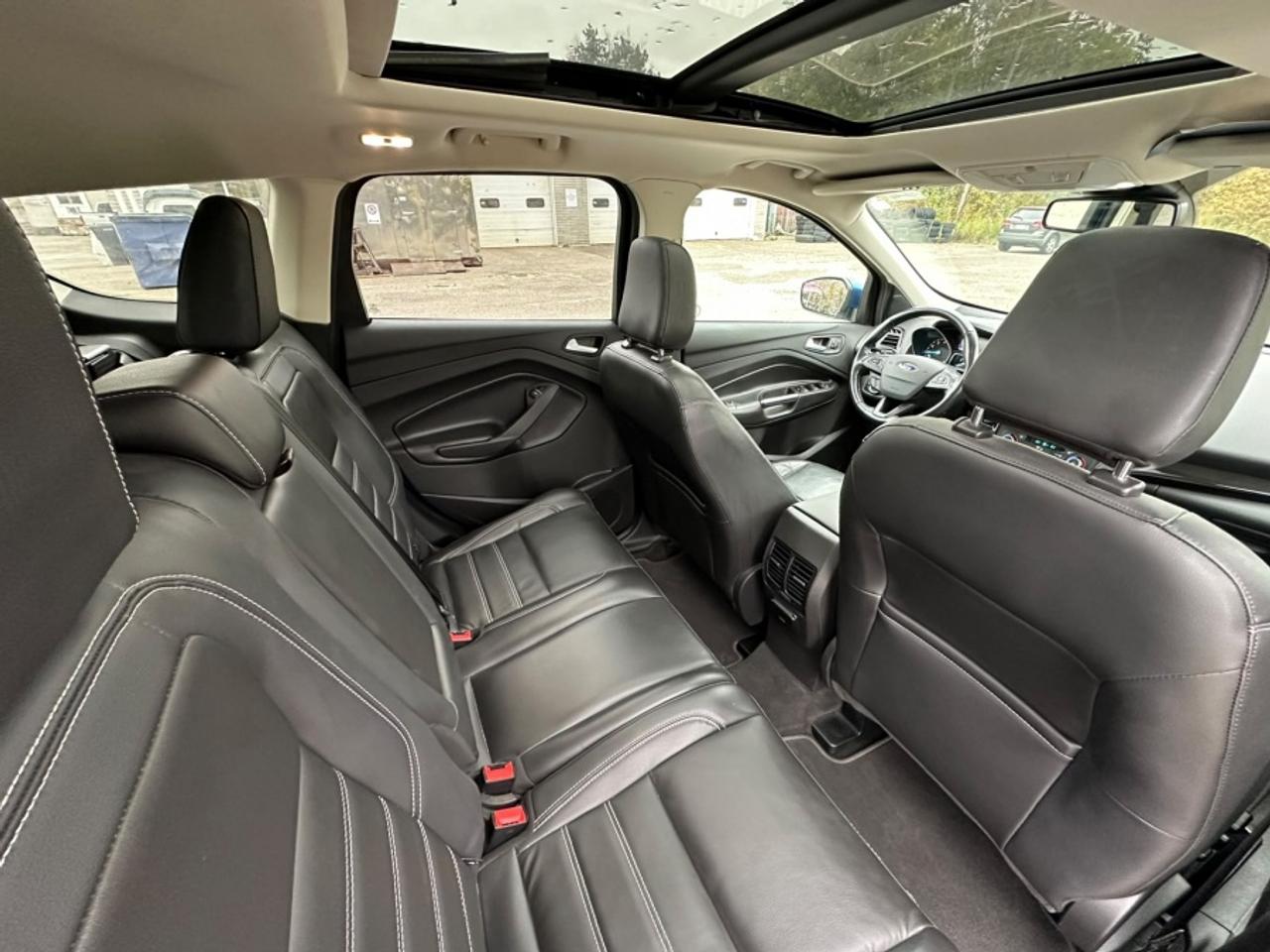 2018 Ford Escape * TITANIUM * NO ACCIDENTS * 4X4 TITANIUM Photo