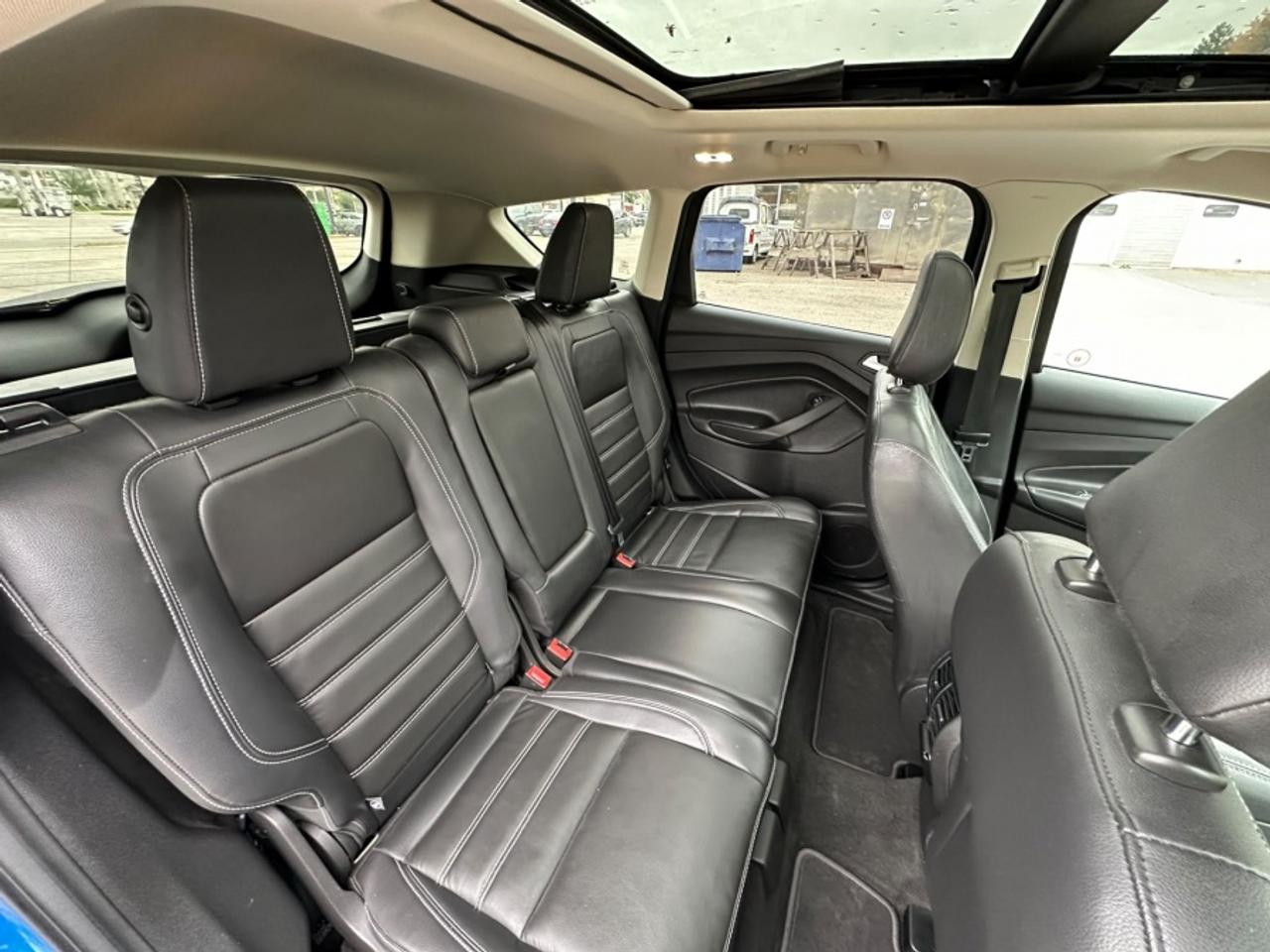 2018 Ford Escape * TITANIUM * NO ACCIDENTS * 4X4 TITANIUM Photo