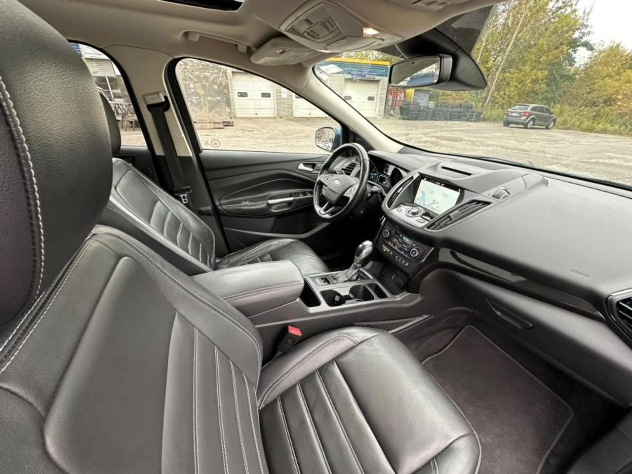 2018 Ford Escape * TITANIUM * NO ACCIDENTS * 4X4 TITANIUM Photo