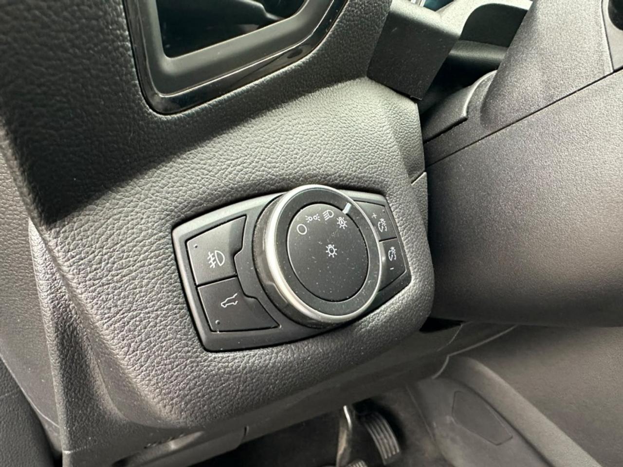 2018 Ford Escape * TITANIUM * NO ACCIDENTS * 4X4 TITANIUM Photo