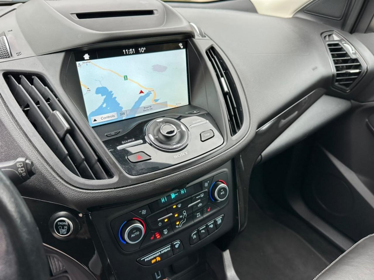 2018 Ford Escape * TITANIUM * NO ACCIDENTS * 4X4 TITANIUM Photo