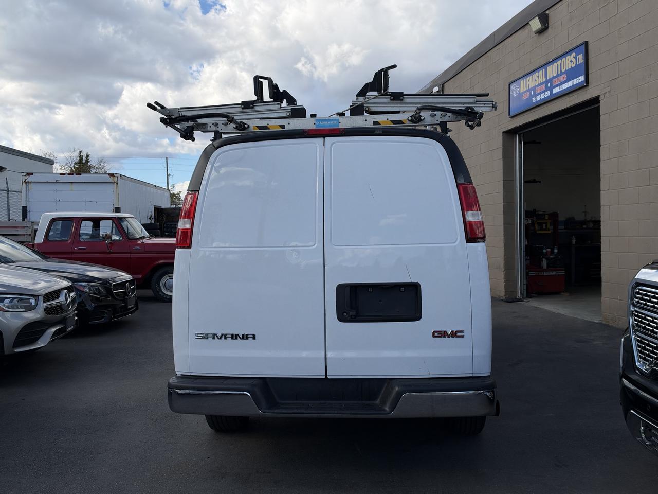 2017 GMC Savana Cargo Van  Photo