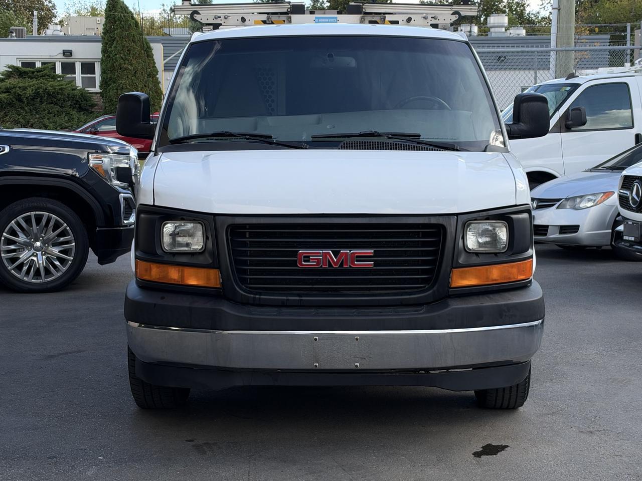 2017 GMC Savana Cargo Van  Photo1