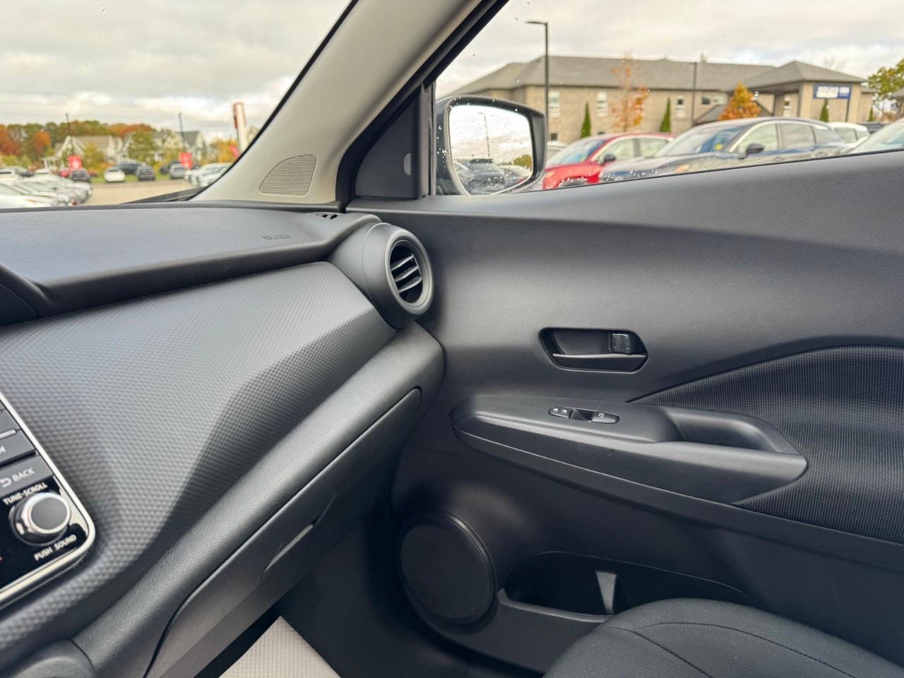 2025 Nissan Kicks Play S FWD Photo