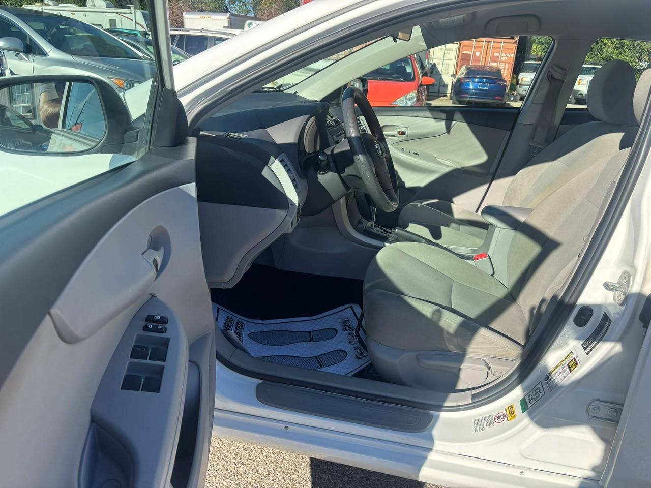 2013 Toyota Corolla 4DR SDN AUTO CE Photo