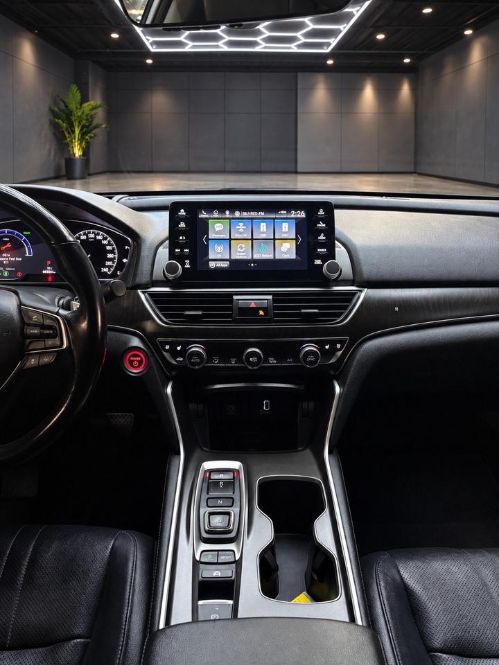 2020 Honda Accord Touring CVT Photo