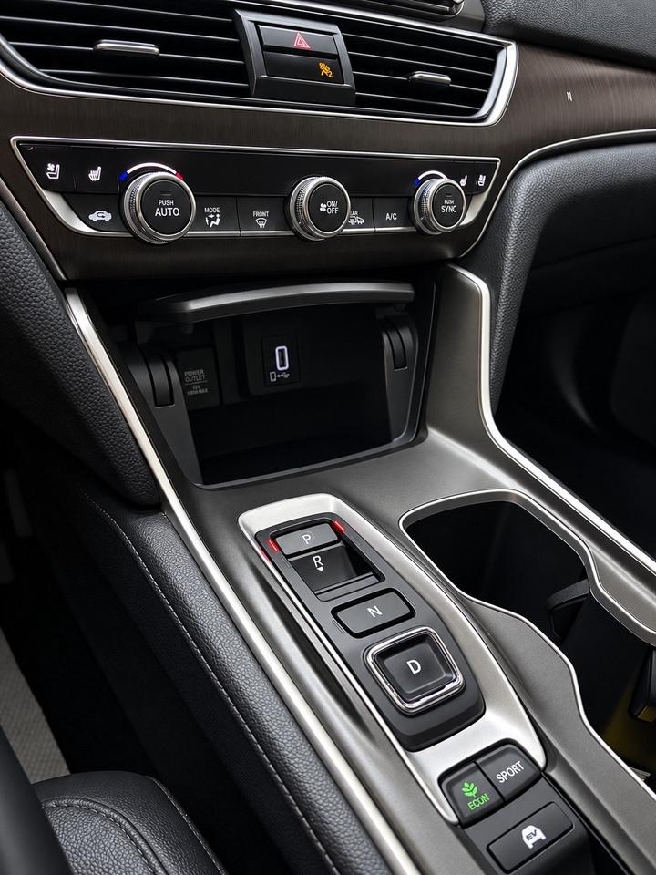 2020 Honda Accord Touring CVT Photo