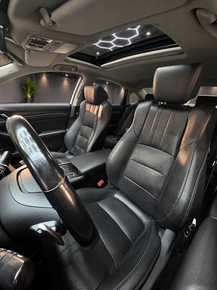 2020 Honda Accord Touring CVT Photo