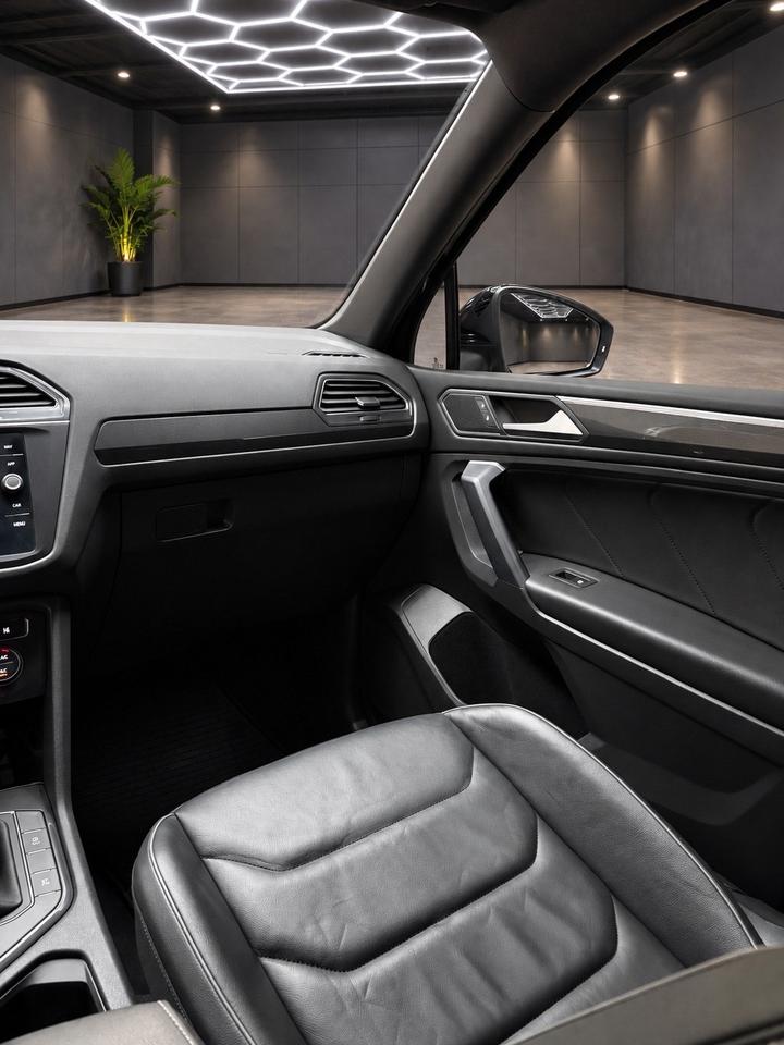 2021 Volkswagen Tiguan R-Line Highline 4motion Photo