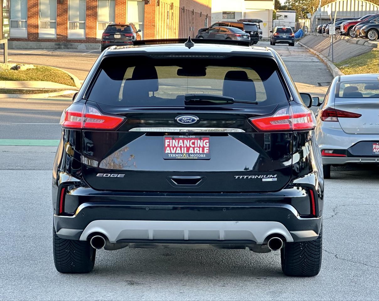 2020 Ford Edge Titanium Photo3