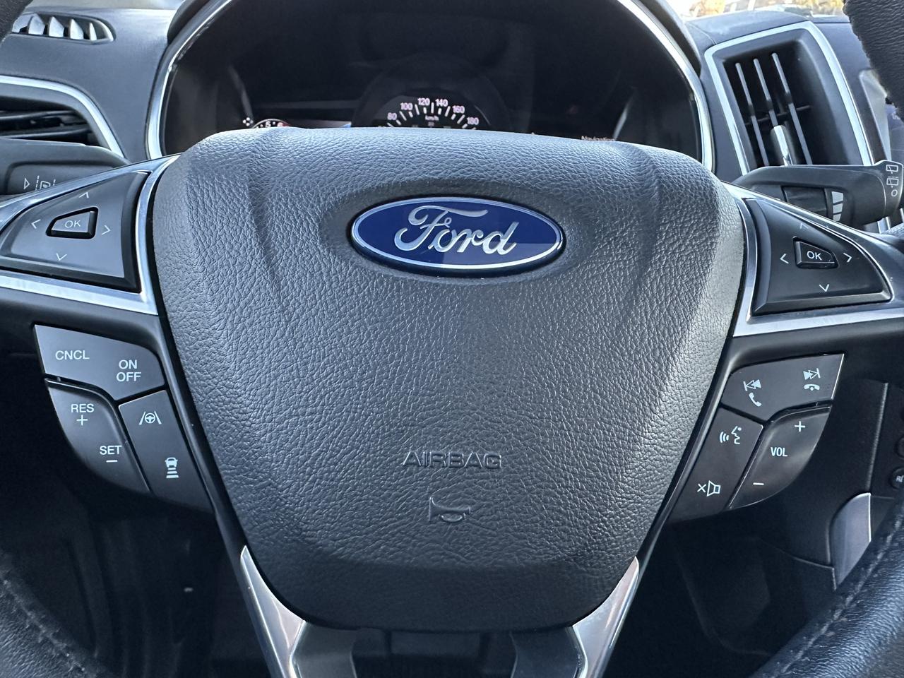 2020 Ford Edge Titanium Photo