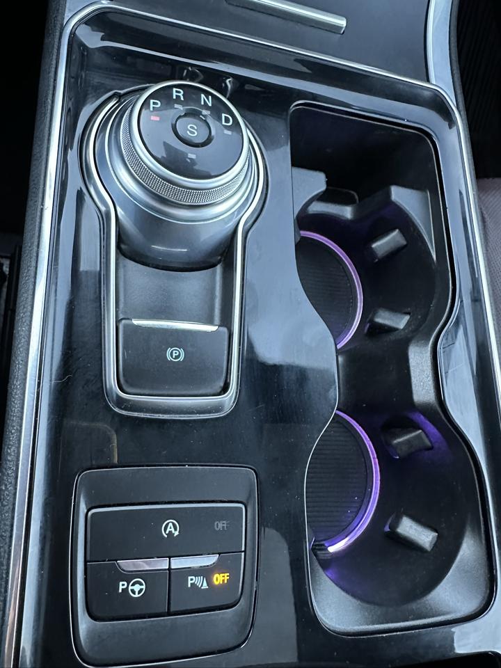 2020 Ford Edge Titanium Photo
