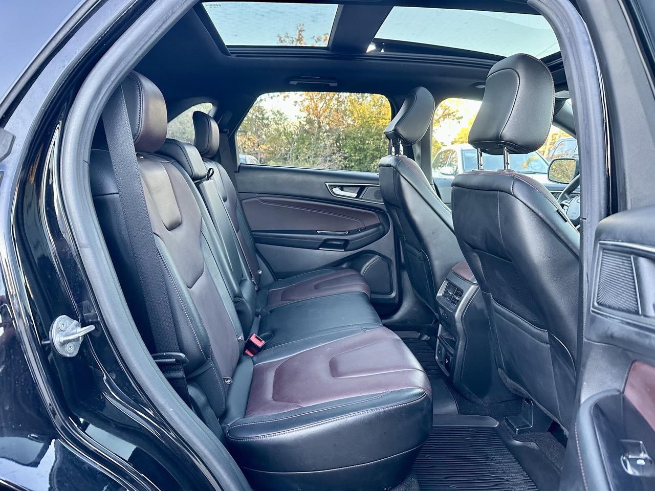 2020 Ford Edge Titanium Photo