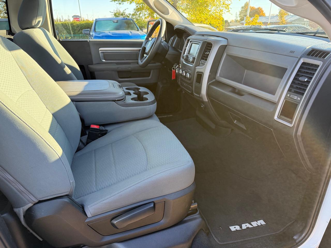 2020 RAM 1500 Classic ST Reg Cab V8 4x4 Photo
