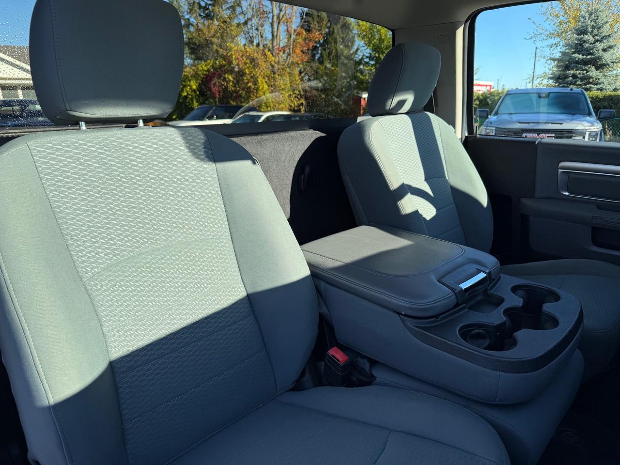 2020 RAM 1500 Classic ST Reg Cab V8 4x4 Photo