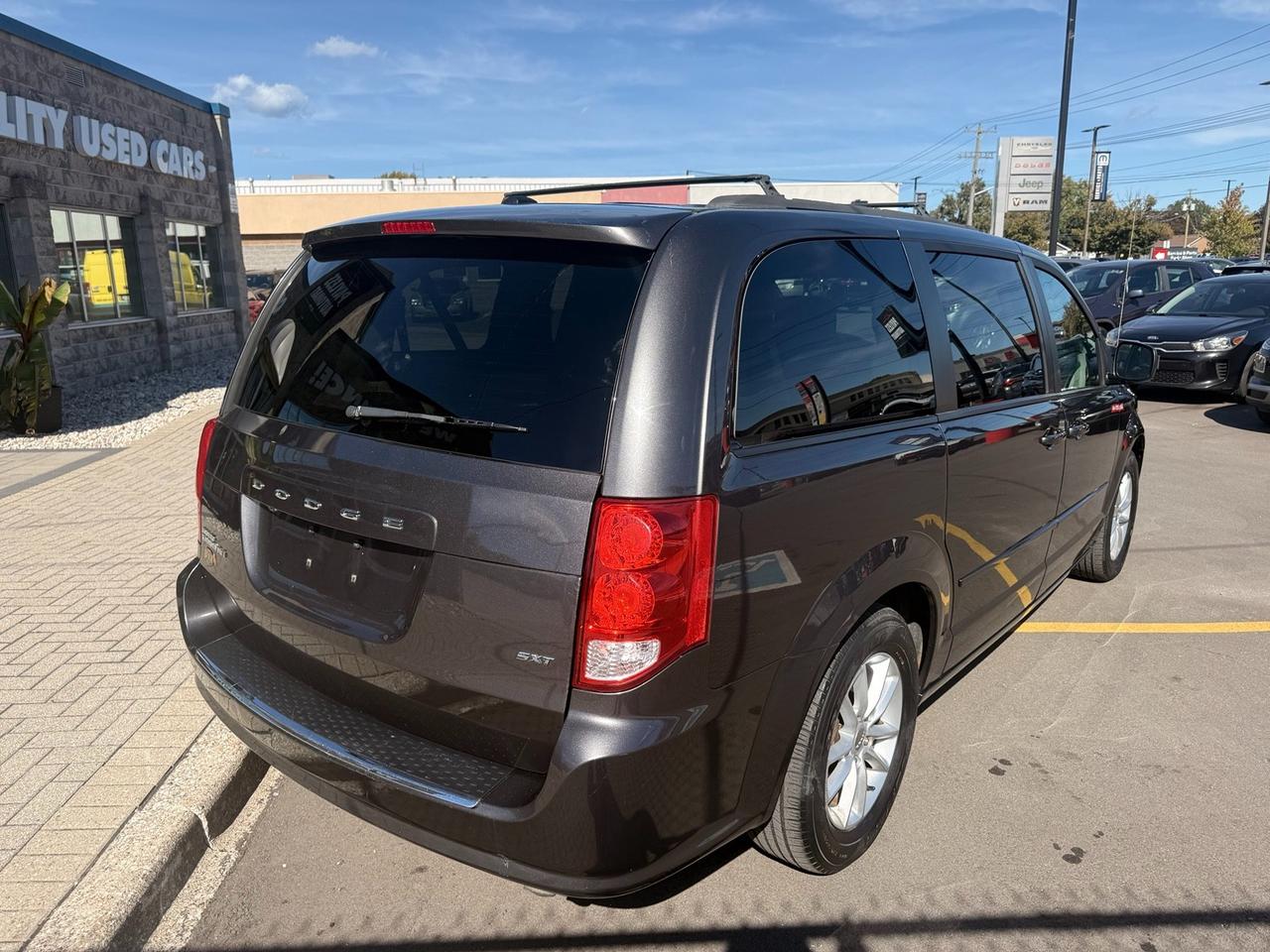 2017 Dodge Grand Caravan CVP/SXT Photo2