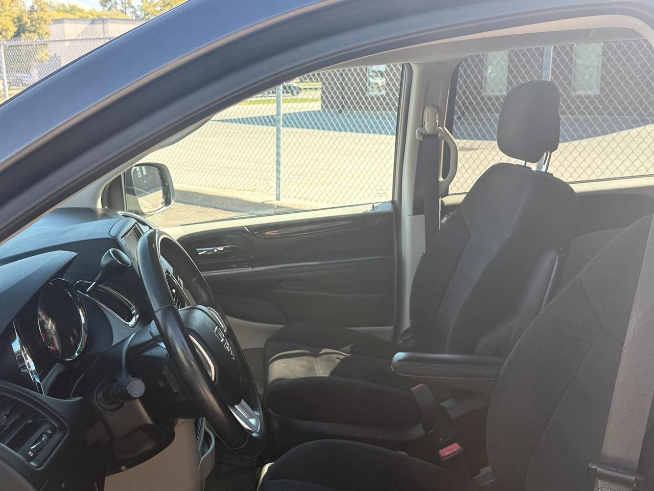 2017 Dodge Grand Caravan CVP/SXT Photo