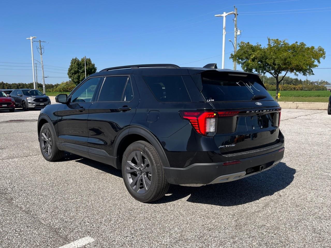 2027 Ford Explorer Active Photo4