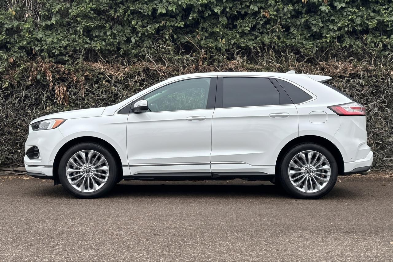 2024 Ford Edge Titanium Photo0