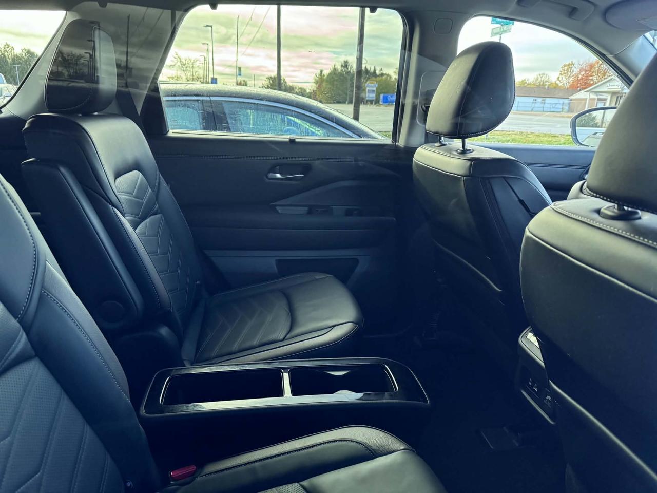 2023 Nissan Pathfinder Platinum Photo