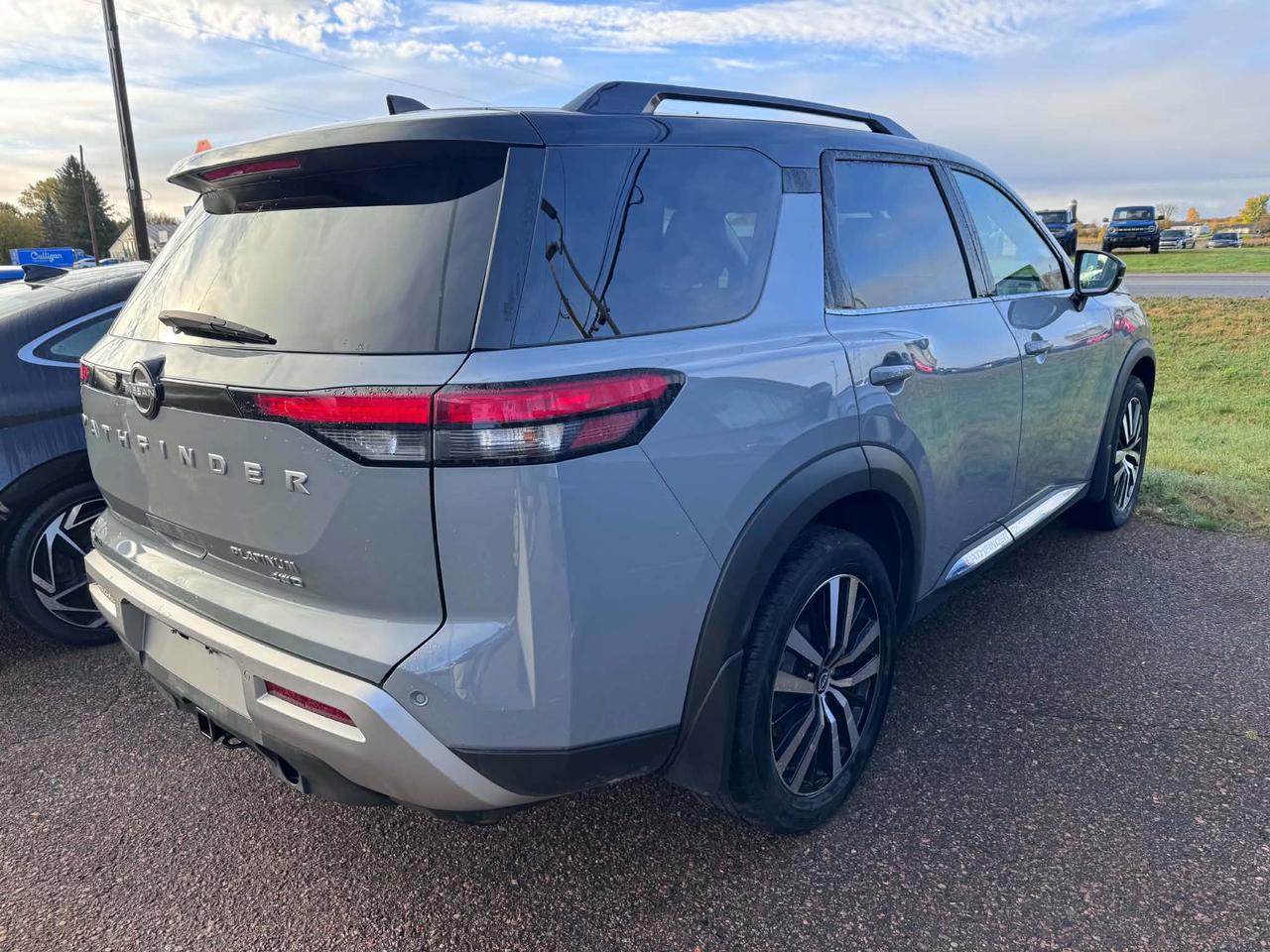 2023 Nissan Pathfinder Platinum Photo