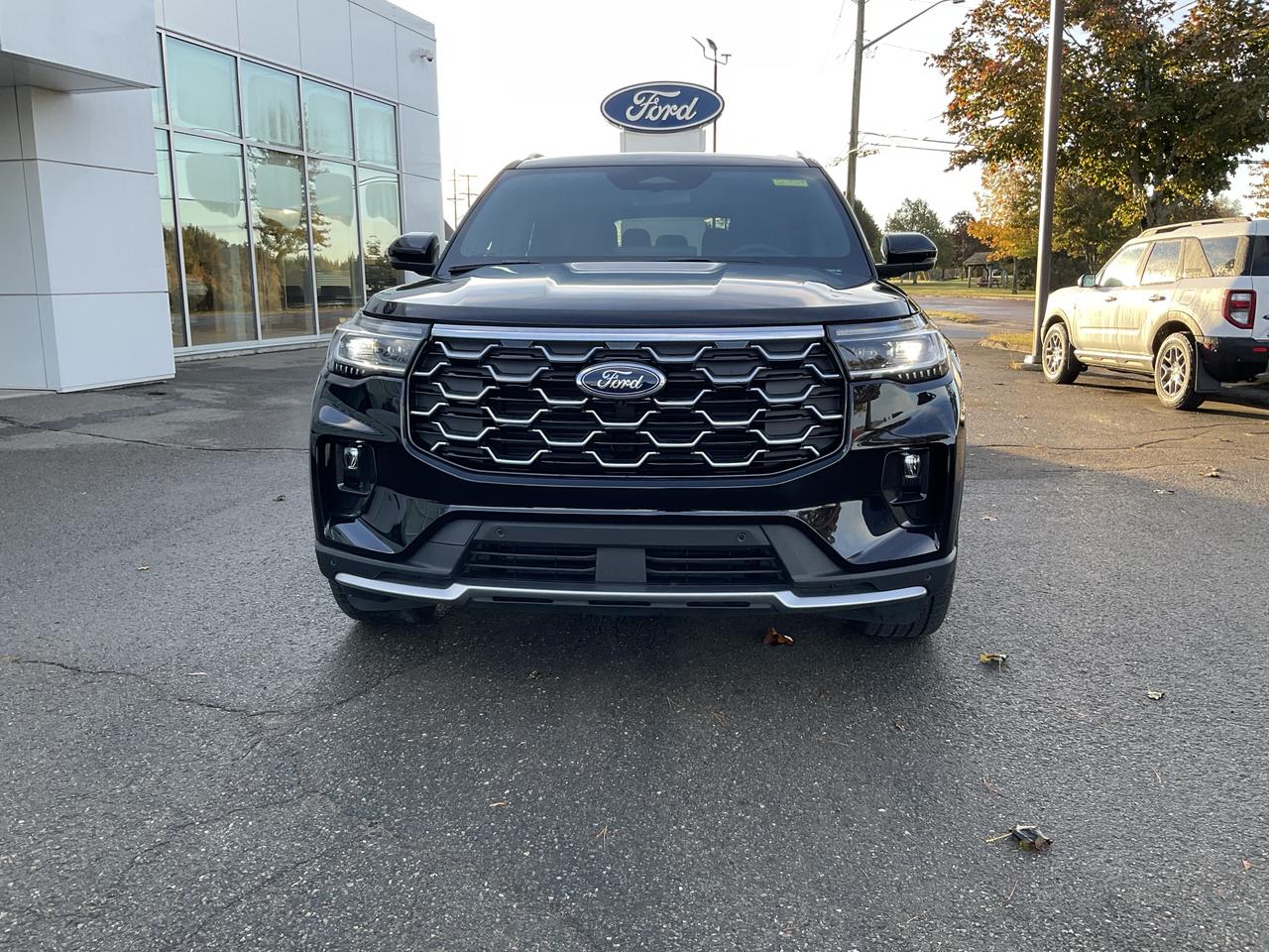 2026 Ford Explorer Platinum Photo1