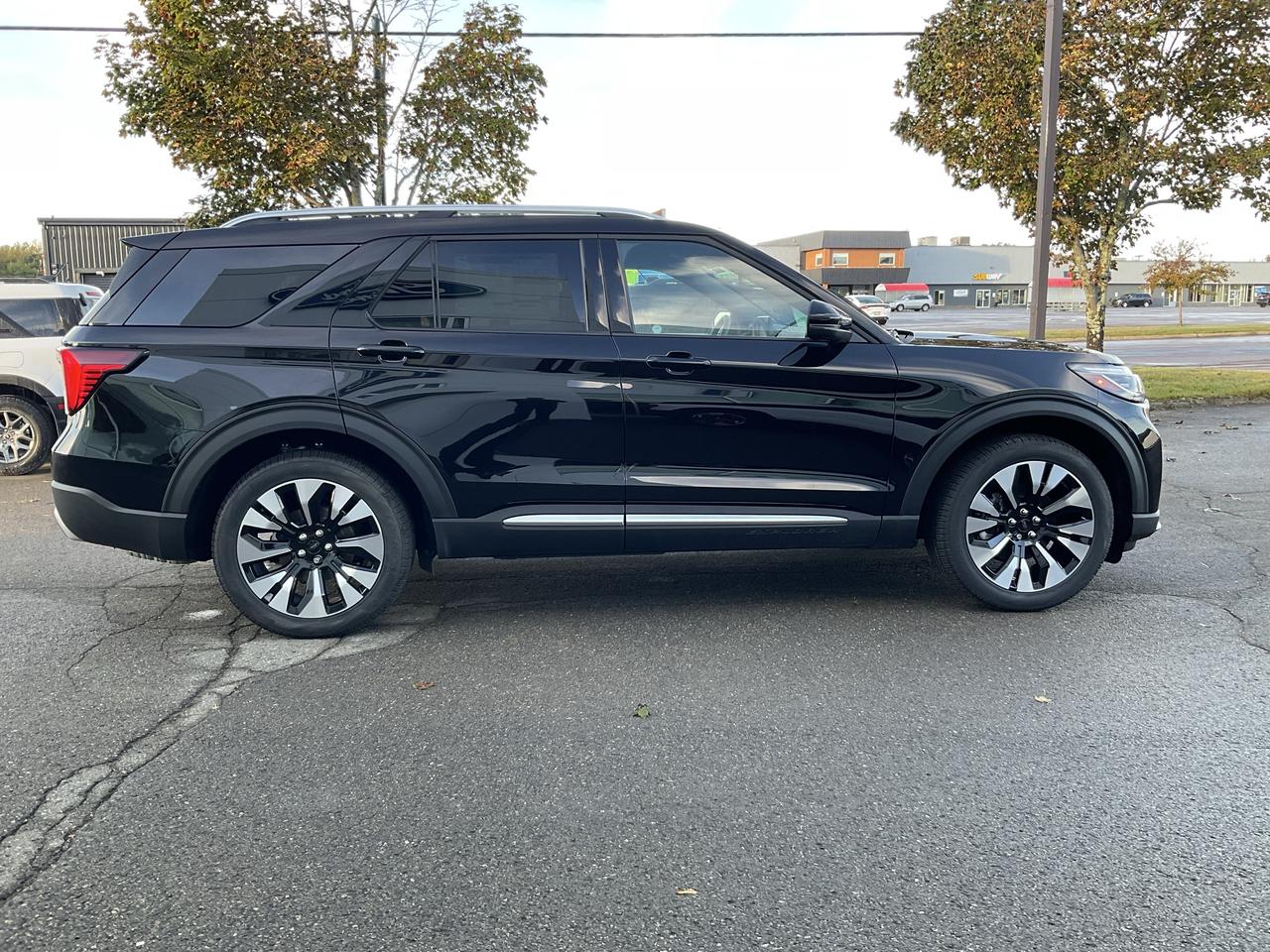 2026 Ford Explorer Platinum Photo4