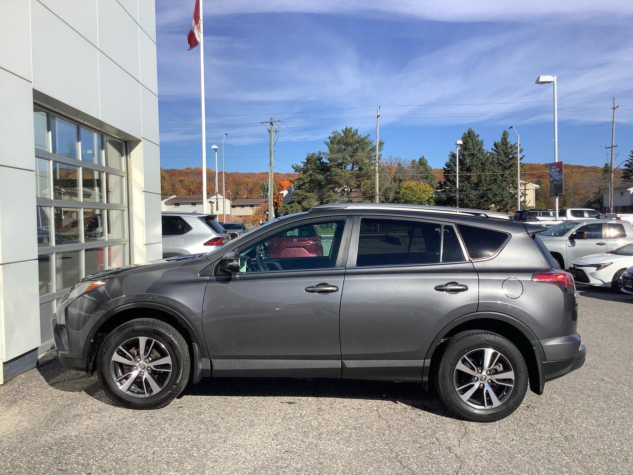 2018 Toyota RAV4 LE AWD Photo