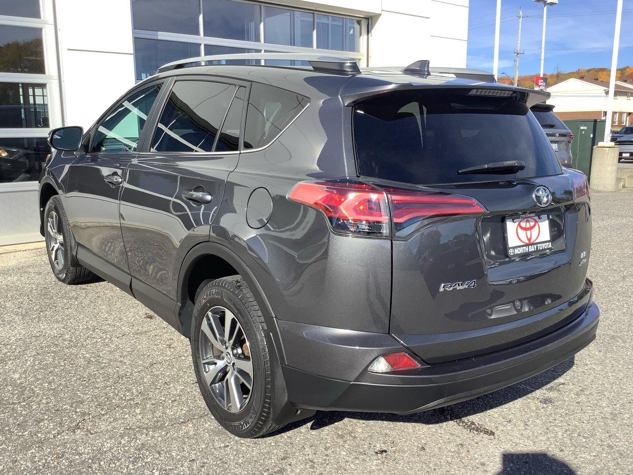 2018 Toyota RAV4 LE AWD Photo