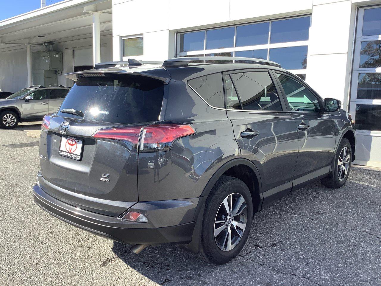 2018 Toyota RAV4 LE AWD Photo