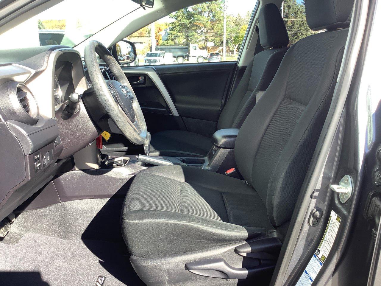 2018 Toyota RAV4 LE AWD Photo