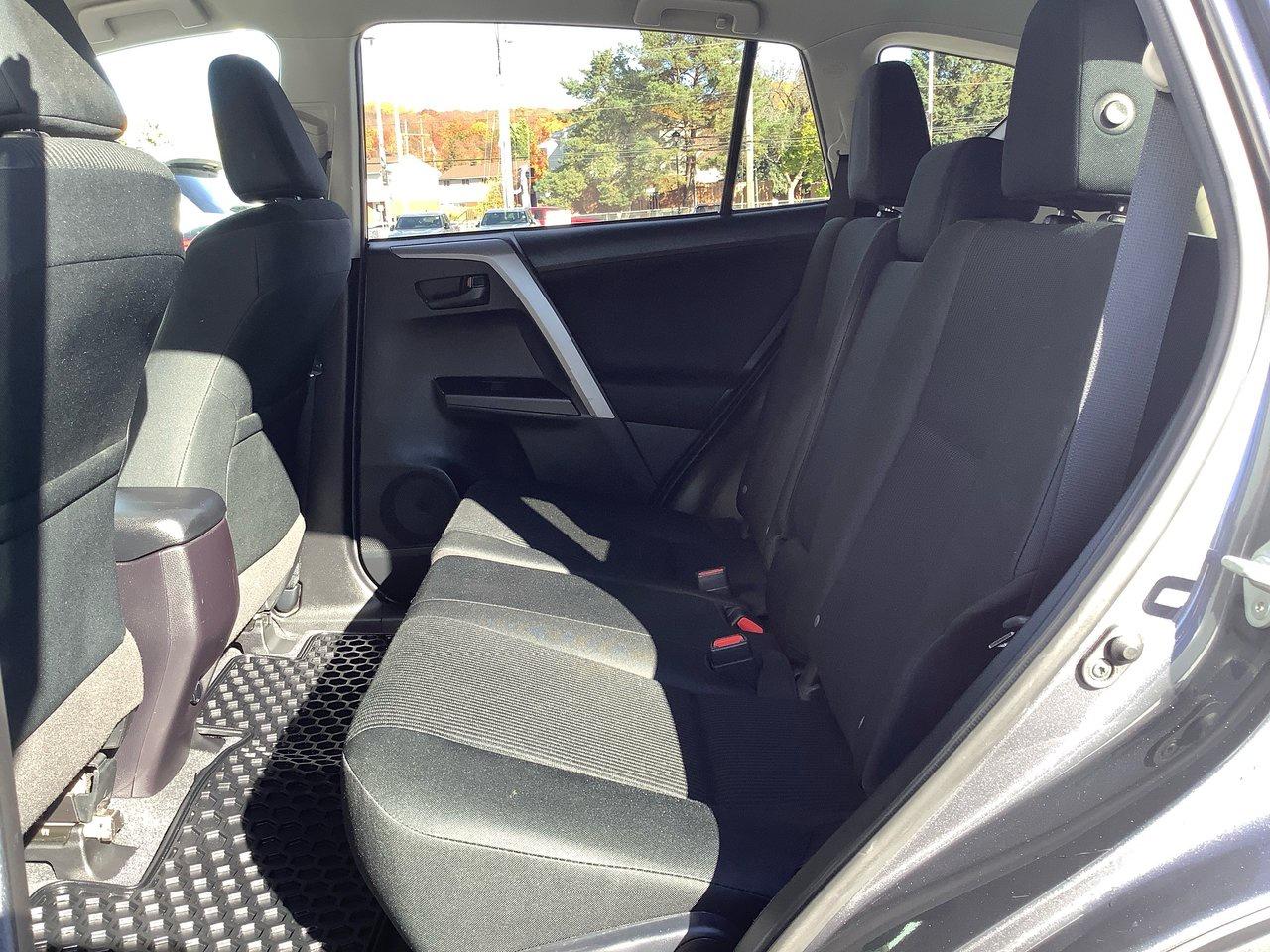 2018 Toyota RAV4 LE AWD Photo