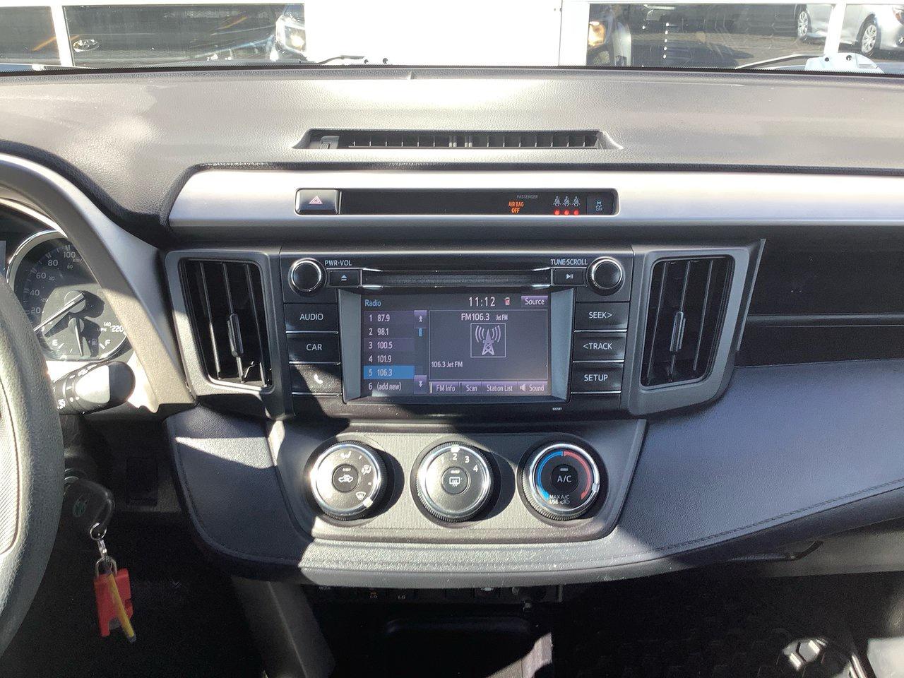 2018 Toyota RAV4 LE AWD Photo