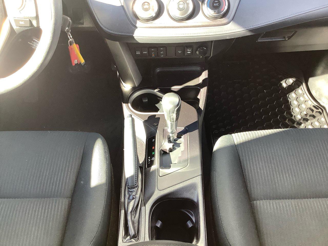 2018 Toyota RAV4 LE AWD Photo